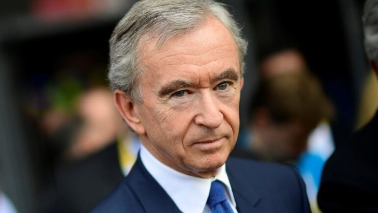 Bernard Arnault trong một sự kiện tại Paris năm 2017. Ảnh: Reuters