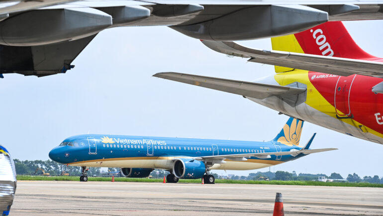 Máy bay các hãng hàng không đỗ tại sân bay Nội Bài. Ảnh: Giang Huy