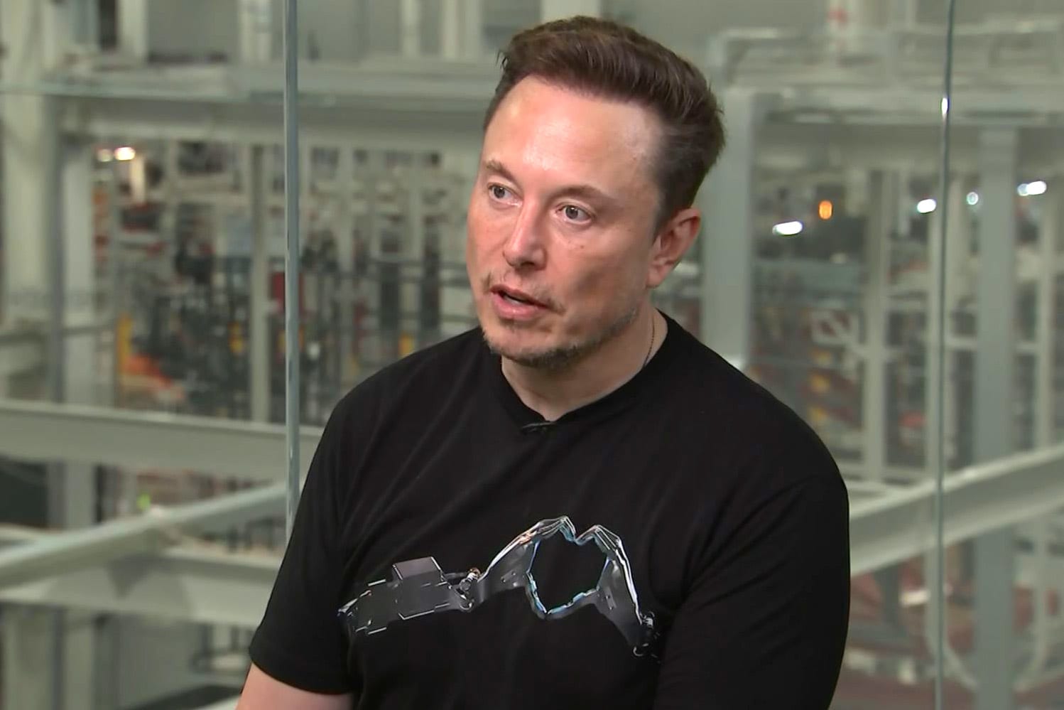 CEO Tesla Elon Musk trong cuộc phỏng vấn với CNBC hôm 16/5. Ảnh: CNBC