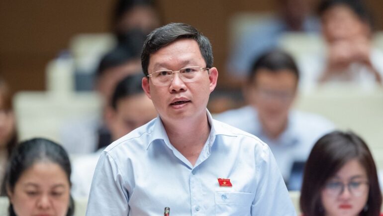 Đại biểu Nguyễn Công Luận (Yên Bái) phát biểu tại phiên thảo luận về Luật Giá (sửa đổi), chiều 23/5. Ảnh: Hoàng Phong