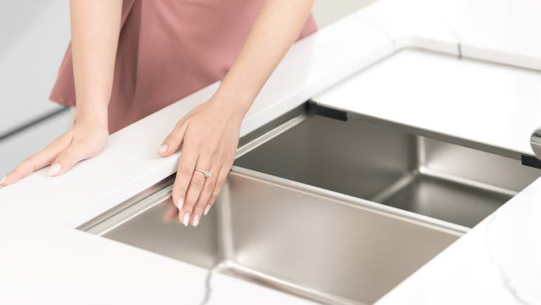 Bề mặt chậu inox chống xước giúp tối ưu trải nghiệm người dùng. Ảnh: Konox