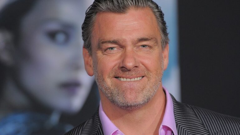 Stevenson nổi tiếng qua vai diễn Volstagg trong loạt phim Thor. Ảnh: AFP