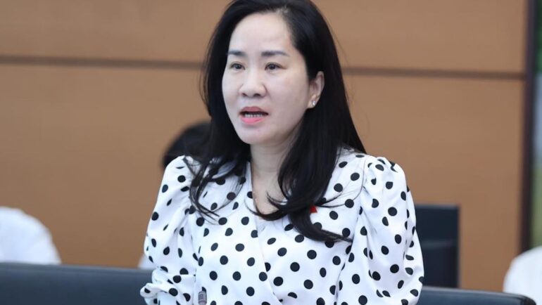 Bà Đoàn Thị Thanh Mai, Phó chủ nhiệm Ủy ban Kinh tế phát biểu tại thảo luận ở tổ về kinh tế xã hội, sáng 23/5. Ảnh: Như Ý