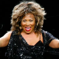 Tina Turner trong một buổi biểu diễn năm 2019. Ảnh: AP