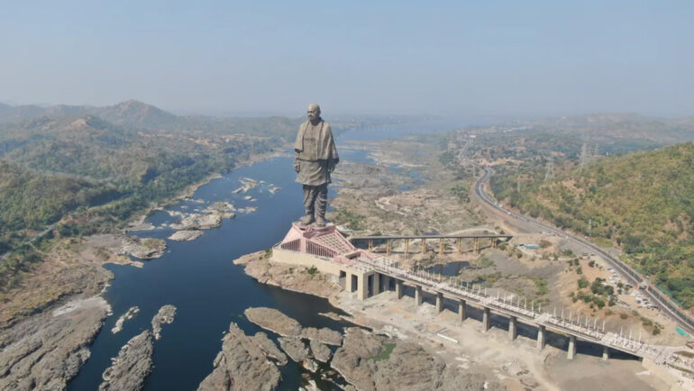 Tượng Thống nhất cao 182 m ở bang Gujarat, Ấn Độ. Ảnh: Mahi.freefly/Shutterstock