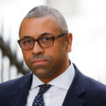 Ngoại trưởng Anh James Cleverly trên Phố Downing, London, hồi tháng 10/2022. Ảnh: Reuters