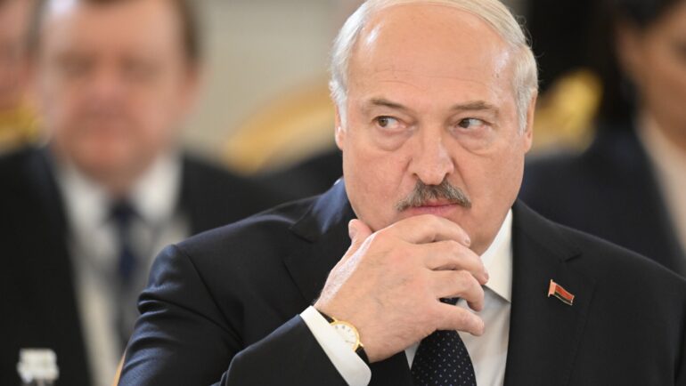 Tổng thống Belarus Alexander Lukashenko tham dự một cuộc họp tại Điện Kremlin, Nga ngày 25/5. Ảnh: AFP