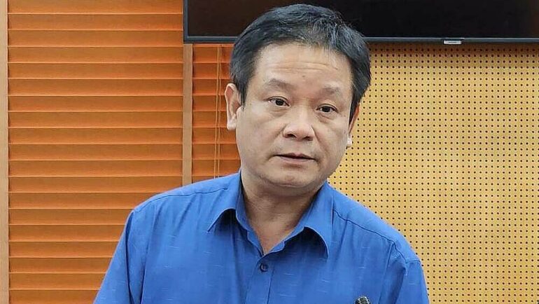 Ông Trần Văn Khiêm, Vụ phó Tổ chức - Biên chế, Bộ Nội vụ trả lời báo chí, chiều 16/6. Ảnh: VT