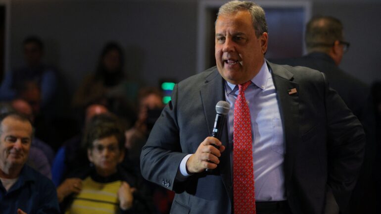 Cựu thống đốc New Jersey Chris Christie tại New Hampshire hôm 27/3. Ảnh: Reuters