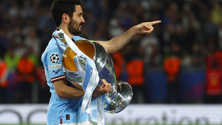 Gundogan mừng chức vô địch Champions League tại Thổ Nhĩ Kỳ hôm 10/6. Ảnh: Reuters