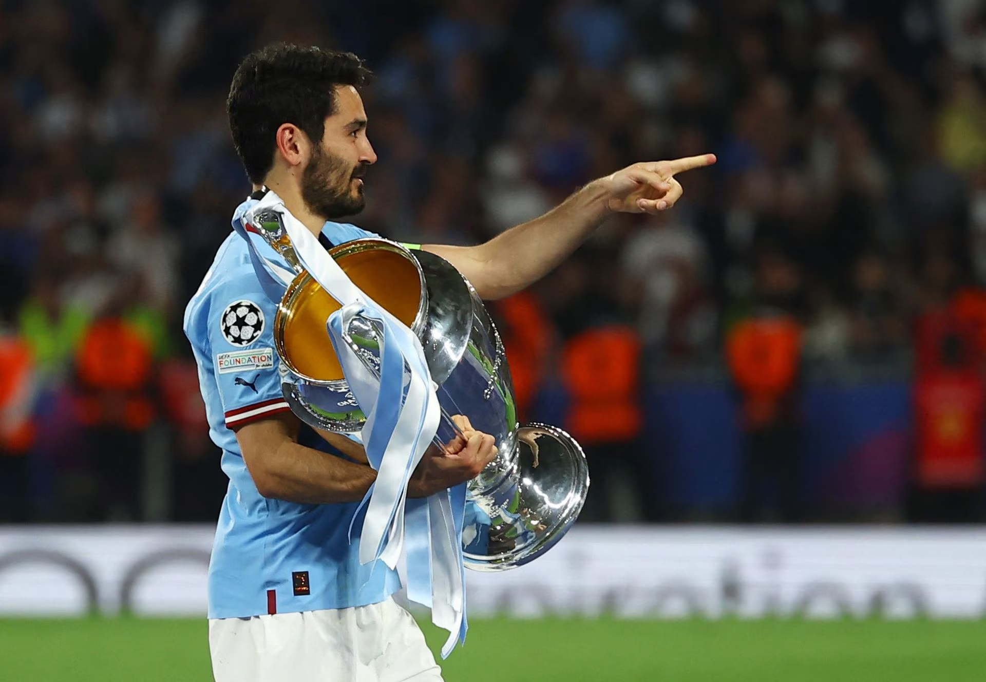 Gundogan mừng chức vô địch Champions League tại Thổ Nhĩ Kỳ hôm 10/6. Ảnh: Reuters