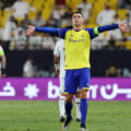 Ronaldo (áo vàng) chơi trận Al Nassr thắng Al Shabab 3-2 hôm 23/5. Ảnh: Reuters