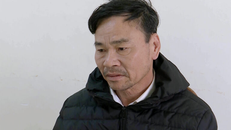 Bị can Nam, chủ mưu đánh bạc bịp, tại cơ quan điều tra hồi tháng 2. Ảnh: Công an cung cấp