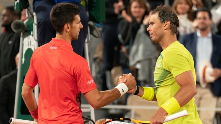 Nadal (phải) thắng 29 trận và thua 30 trận trong những lần đối đầu với Djokovic. Ảnh: AP