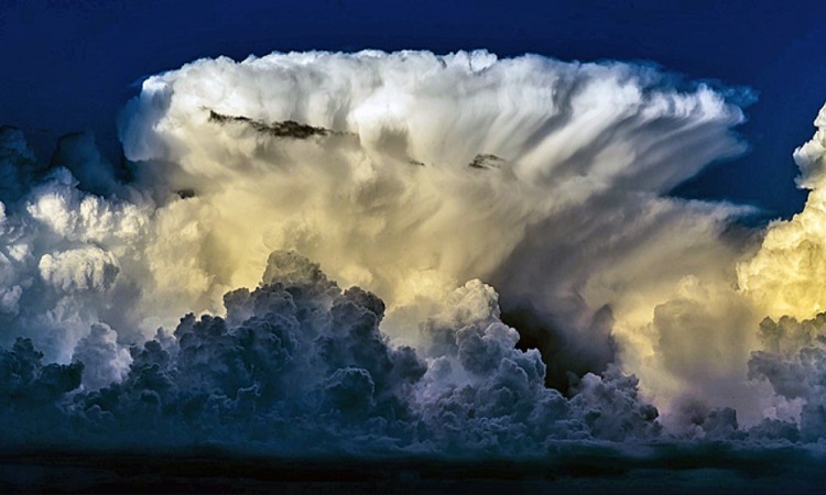 Đám mây mà Rankin rơi xuyên qua thuộc loại mây vũ tích. Ảnh: White Eagle Aerospace