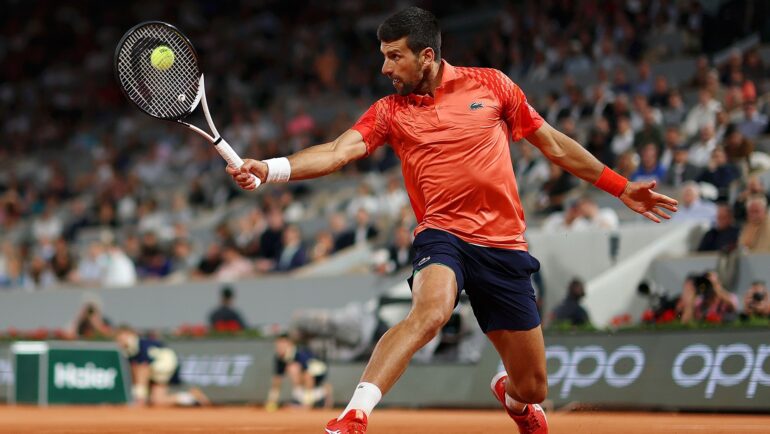 Djokovic ở trận thắng Fucsovics tại vòng hai hôm 31/5. Ảnh: AP