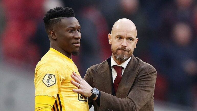 Ten Hag động viên Onana sau một trận đấu thời cả hai còn phụng sự Ajax. Ảnh: ANP