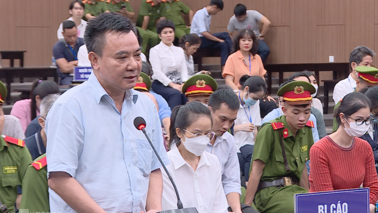 Cựu thiếu tướng, cựu phó Giám đốc Công an Hà Nội Nguyễn Anh Tuấn tại tòa. Ảnh: Ngọc Thành