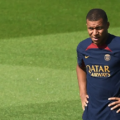 Mbappe bị loại khỏi danh sách du đấu và bị PSG rao bán. Ảnh: AFP