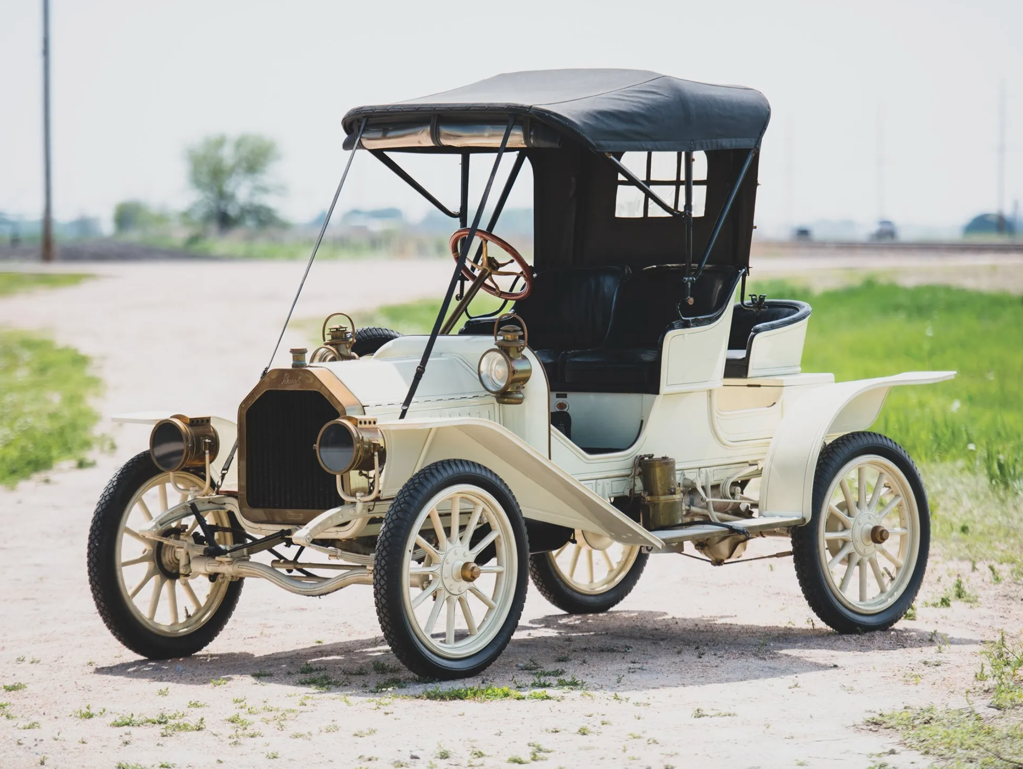 Một chiếc Buick Model 10 Runabout đời 1909, mẫu bán chạy nhất thời kỳ đó. Ảnh: RM Sothebys