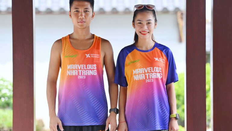 Mấu áo đấu VnExpress Marathon Nha Trang 2023 khi lên dáng. Ảnh: Giang Huy