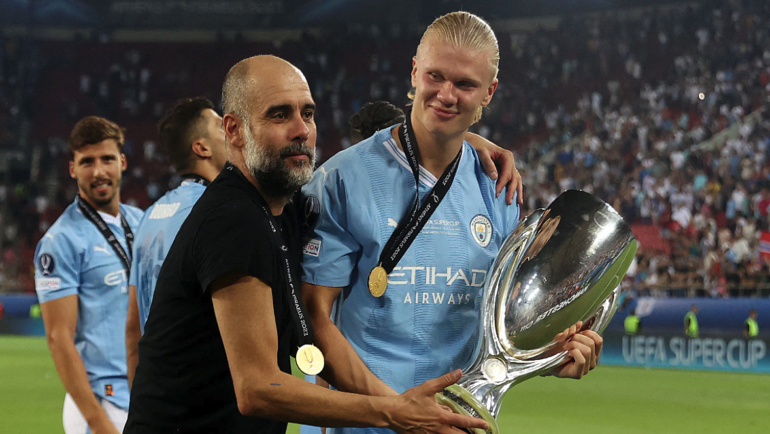 Guardiola và Haaland chia vui sau khi đoạt Siêu Cup châu Âu. Ảnh: Reuters