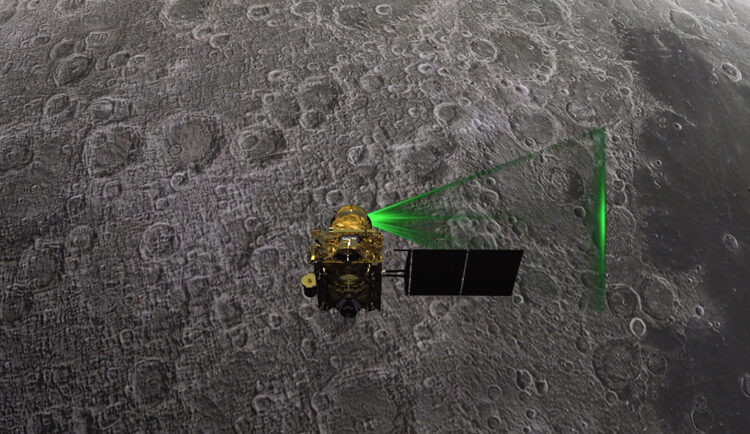 Mô phỏng tàu vũ trụ Chandrayaan-2 hoạt động trên quỹ đạo Mặt Trăng. Ảnh: Space