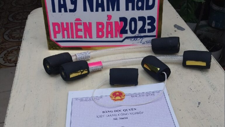 Chiếc tay nắm trị liệu phiên bản 2023 do ông Hà Trọng Dũng sáng chế. Ảnh: NVCC