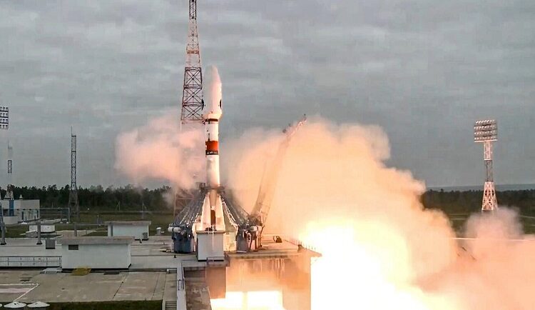 Tàu Luna 25 cất cánh trên tên lửa Soyuz hôm 10/8. Ảnh: AP