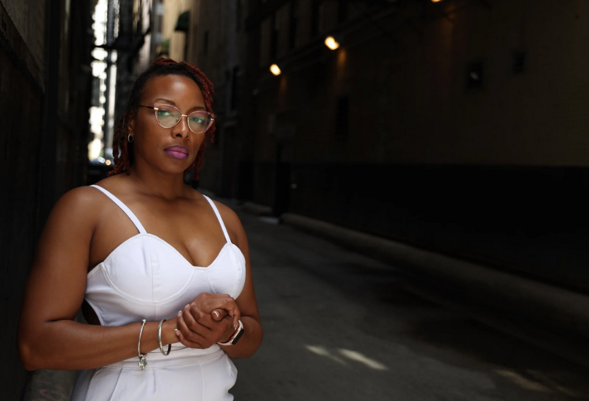 Dominique Ward lo sợ mỗi khi ra ngoài vì chồng cũ rình rập. Ảnh: Chicago Tribune