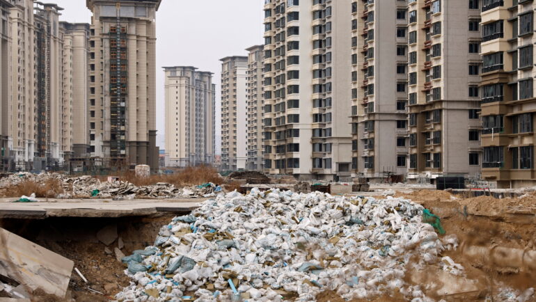 Một dự án bất động sản dang dở của China Evergrande Group tại Hà Bắc (Trung Quốc). Ảnh: Reuters