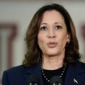 Phó tổng thống Mỹ Kamala Harris tại Parkland, Florida, hôm 23/3. Ảnh: AFP