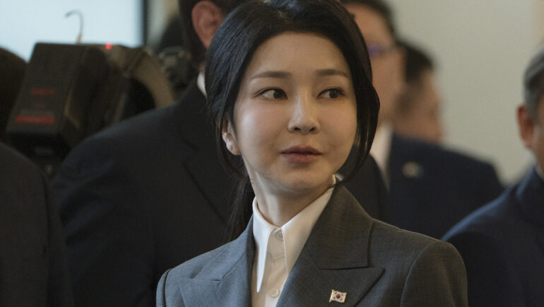 Đệ nhất phu nhân Hàn Quốc Kim Keon-hee tại Astana, Kazakhstan ngày 12/6. Ảnh: AFP