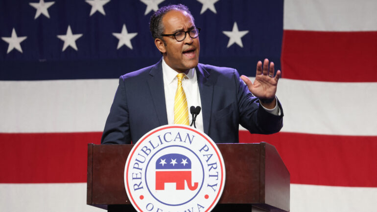 Cựu hạ nghị sĩ Texas Will Hurd phát biểu tại Des Moines, bang Iowa ngày 28/7. Ảnh: AFP