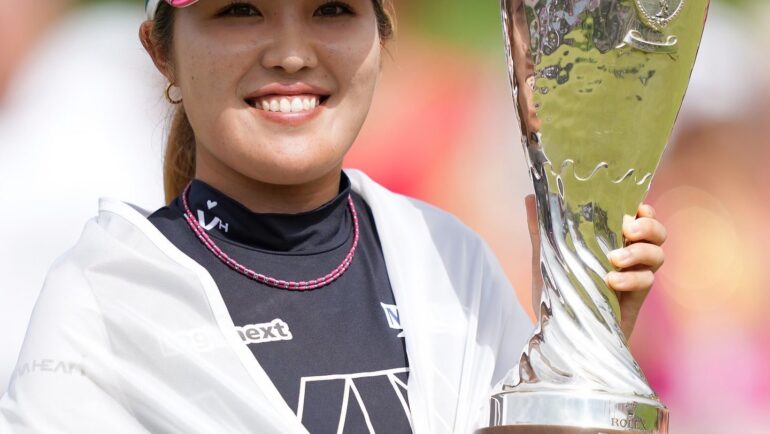 Furue nâng cup vô địch Evian Championship 2024