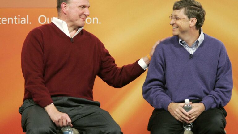 Steve Ballmer và Bill Gates tại một sự kiện năm 2006 tại Mỹ. Ảnh: AP