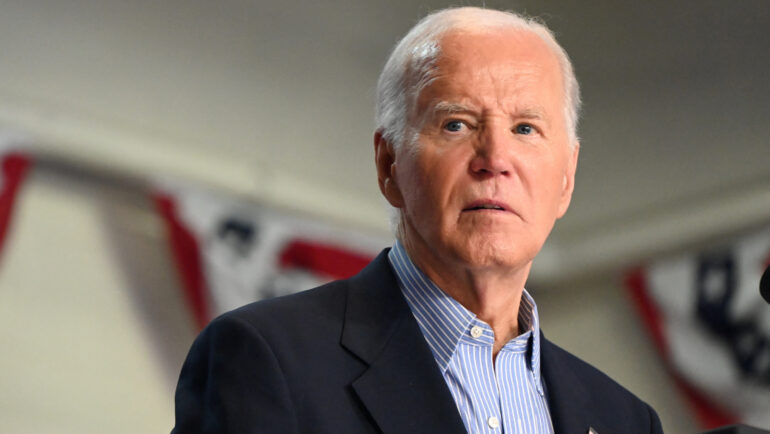 Ông Biden vận động tranh cử tại bang Wisconsin hôm 5/7. Ảnh: AFP