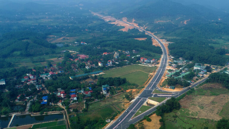 Điểm đầu cao tốc Hà Nội - Hòa Bình (xã Yên Bình, huyện Thạch Thất, TP Hà Nội). Ảnh: Giang Huy
