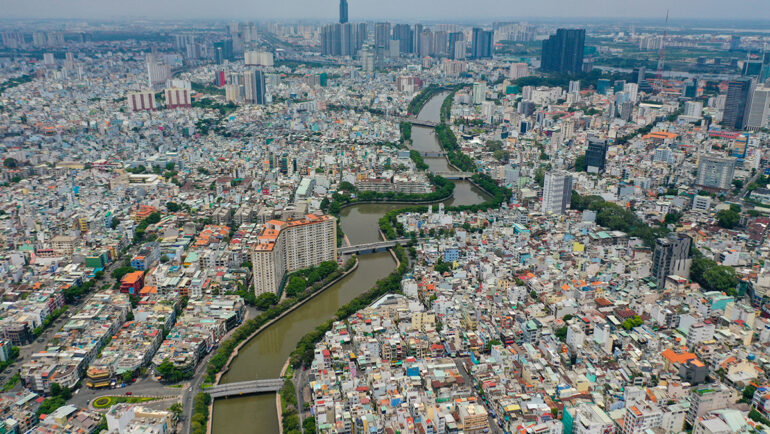 Kênh Nhiêu Lộc - Thị Nghè, một trong các đoạn tuyến tàu điện được đề xuất đi qua. Ảnh: Quỳnh Trần