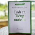 Bìa Tình ca tiếng nước ta, 408 trang. Sách ra mắt trong nước hồi tháng 6. Ảnh: Quế Chi