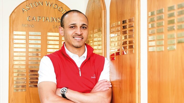 Odemwingie vừa được cấp thẻ thành viên PGA Anh quốc. Ảnh: PGA