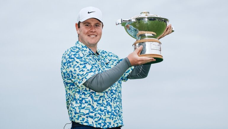 MacIntyre nâng cup vô địch Scottish Open 2024 ngày 14/7. Ảnh: X / robert1lefty