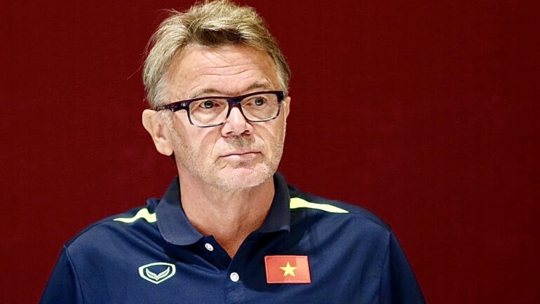 HLV Philippe Troussier tham dự họp báo vòng loại U23 châu Á 2024 vào tháng 9/2023. Ảnh: Hiếu Lương