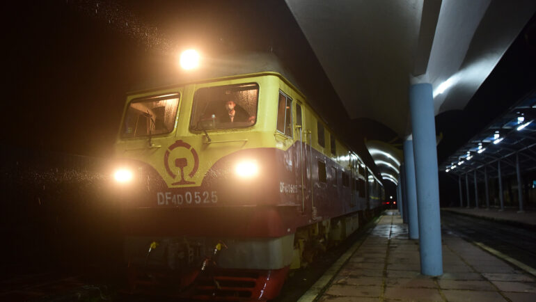 Tàu liên vận giữa Việt Nam - Trung Quốc tại ga Đồng Đăng. Ảnh: Giang Huy