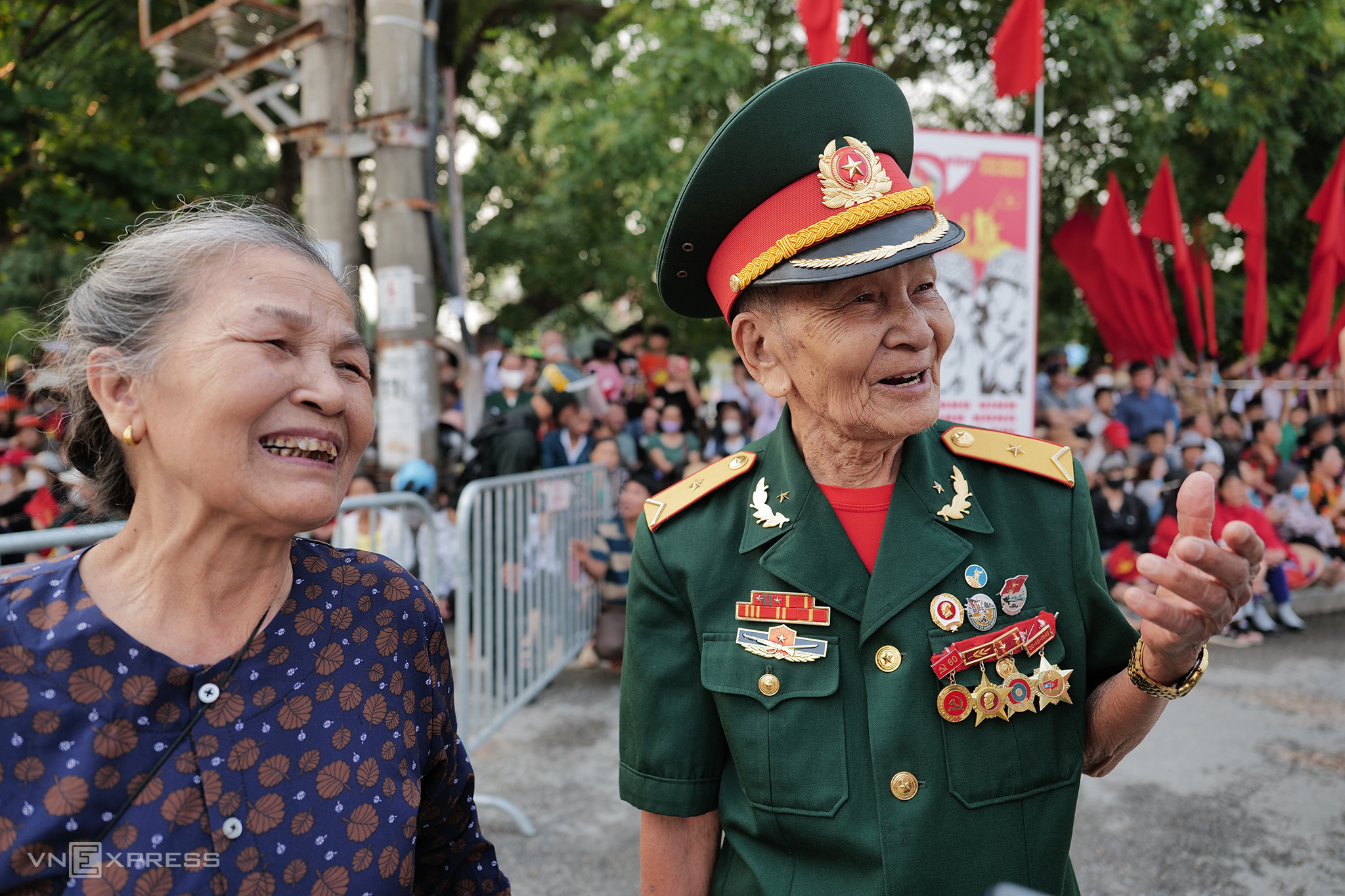 Cựu chiến binh từng tham gia giải phóng Điện Biên thăm lại chiến trường dịp kỷ niệm 70 năm chiến thắng, tháng 5/2024. Ảnh: Ngọc Thành