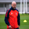 Ten Hag trong một buổi tập gần đây của Man Utd. Ảnh: Man Utd