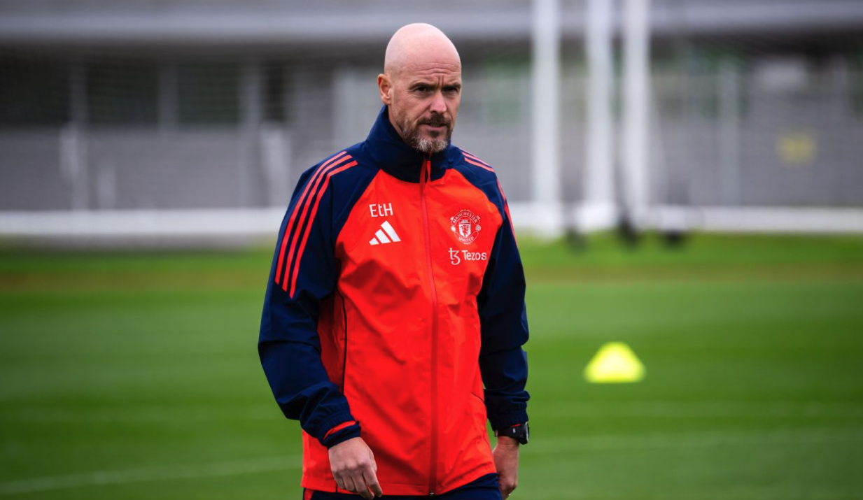 Ten Hag trong một buổi tập gần đây của Man Utd. Ảnh: Man Utd