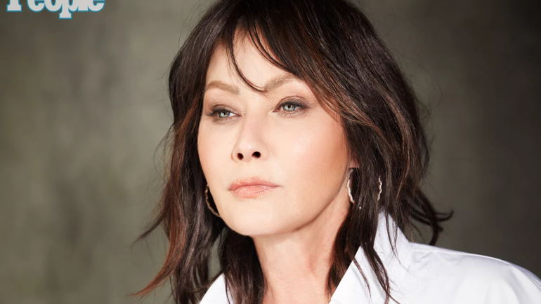 Shannen Doherty chụp ảnh cho tạp chí People năm 2023. Ảnh: John Russo