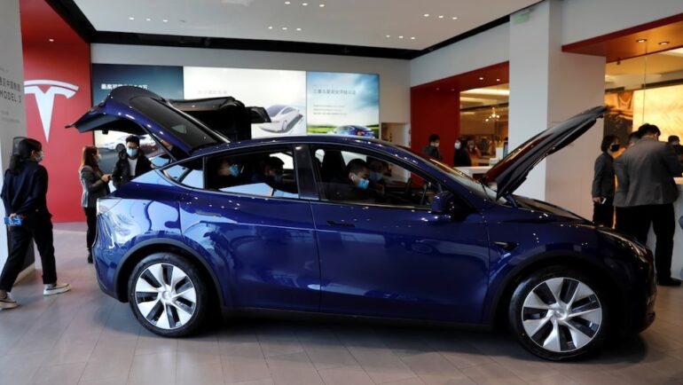 Một chiếc Tesla Model Y tại triển lãm ở Bắc Kinh (Trung Quốc). Ảnh: Reuters