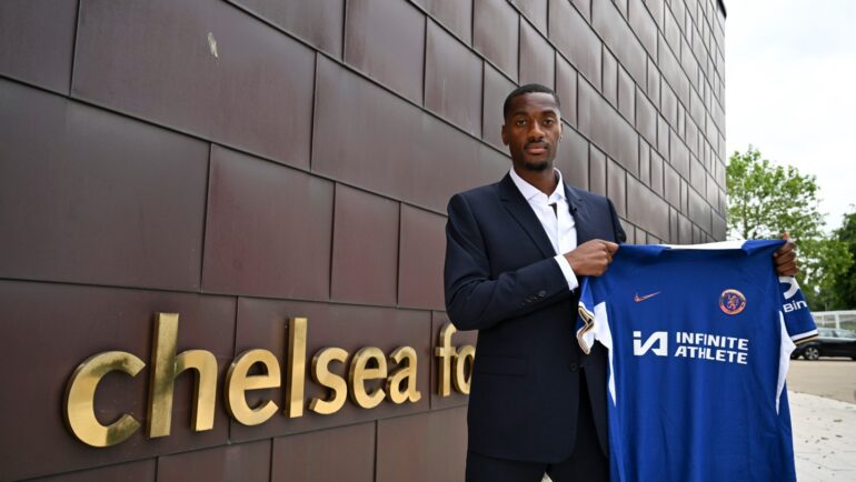 Tosin ra mắt ở Chelsea ngày 7/6. Ảnh: Chelsea FC